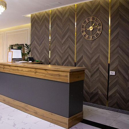 Ritz Hotel Атирау Екстер'єр фото